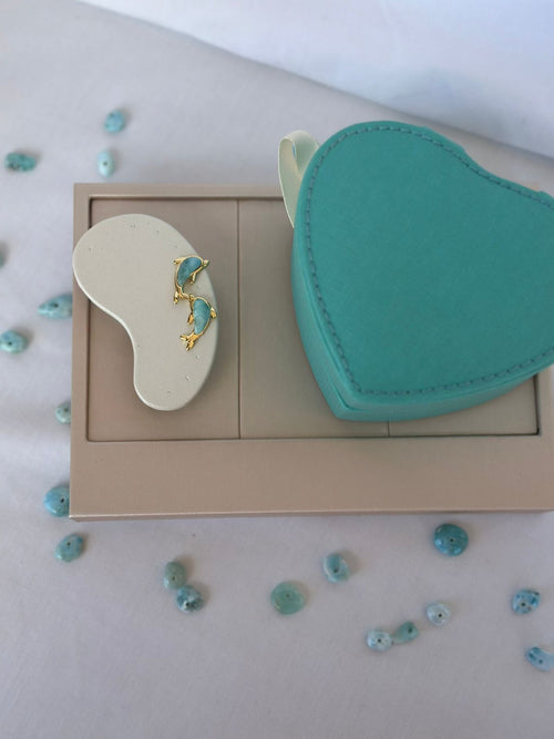 Par aretes delfín larimar original laminado oro expositor