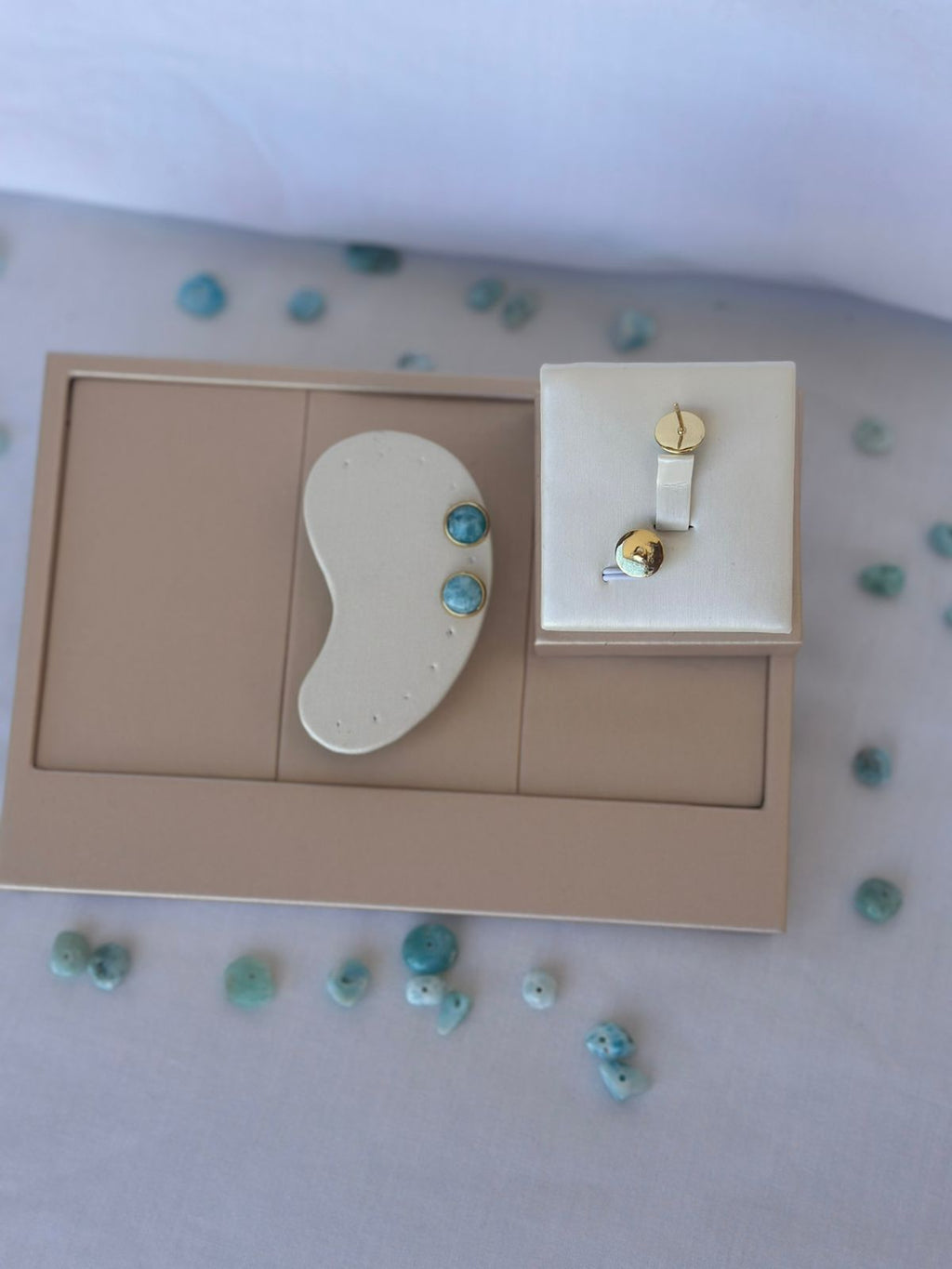 Par aretes larimar original dominicano laminado en oro con caja de regalo