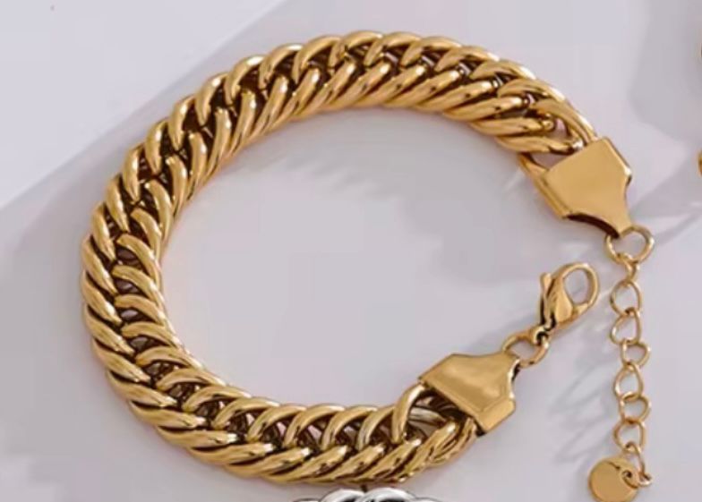 Pulsera Cuban Link dorada del set